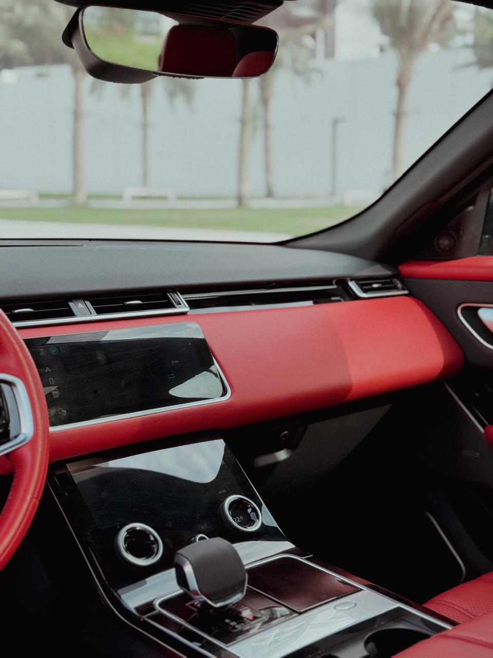 Range Rover Velar – Avant-Garde Luxury SUV